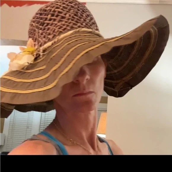 SUN Hat worn for Derby once, straw too cloth rim - Picture 4 of 4